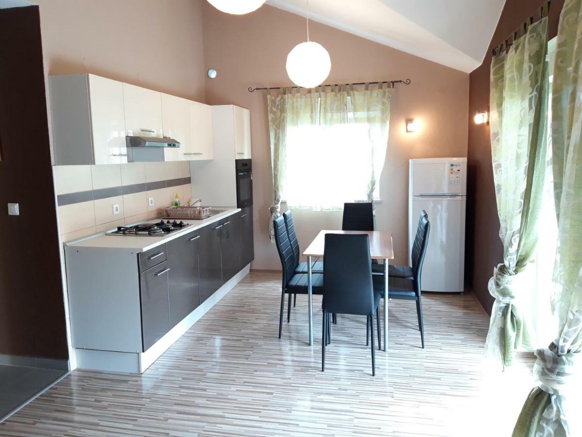 Apartments Laura I Angelina Tribunj  Ngoại thất bức ảnh